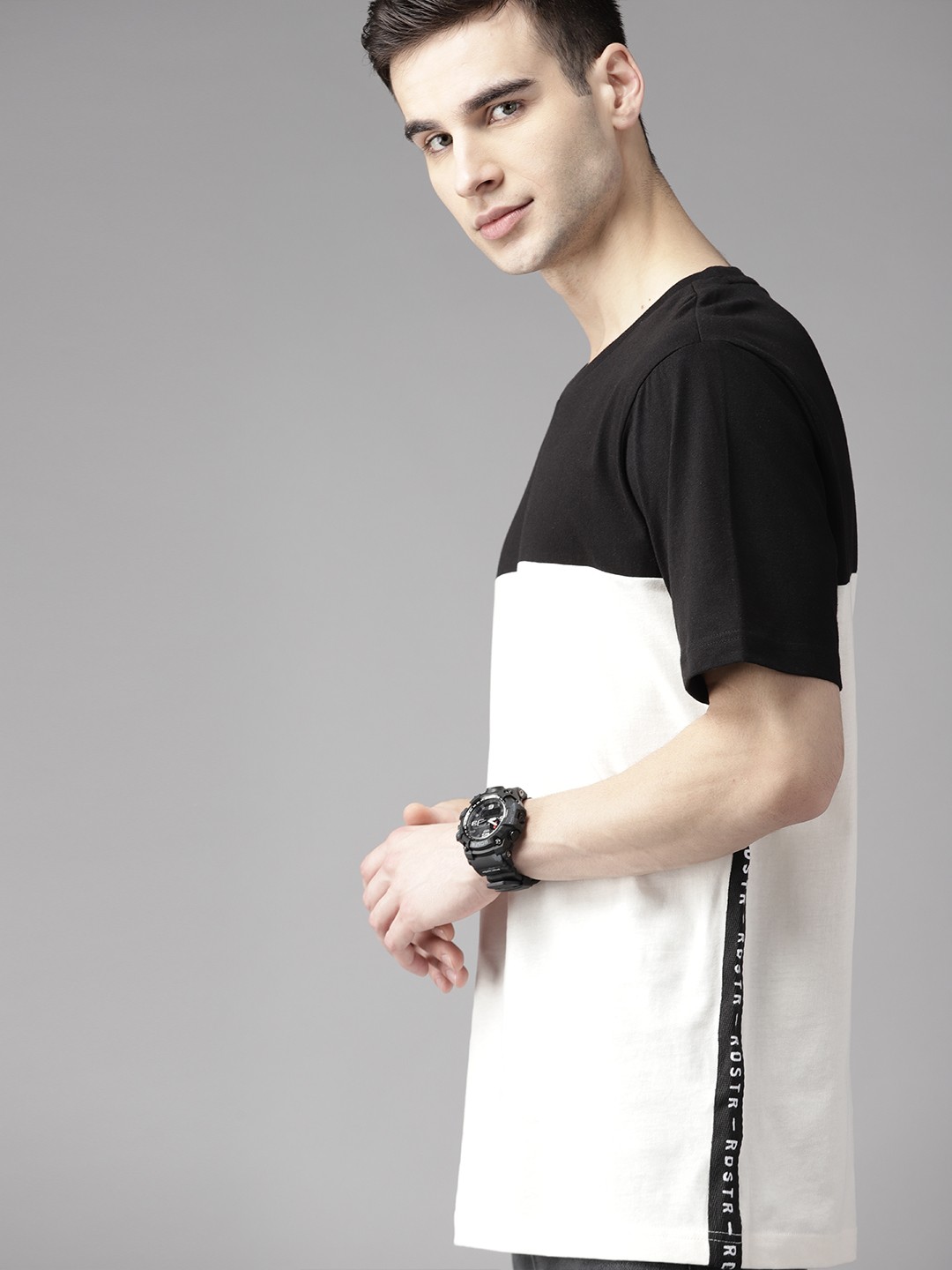 

Roadster Men Black & Off-White Cotton Colourblocked Boxy T-shirt