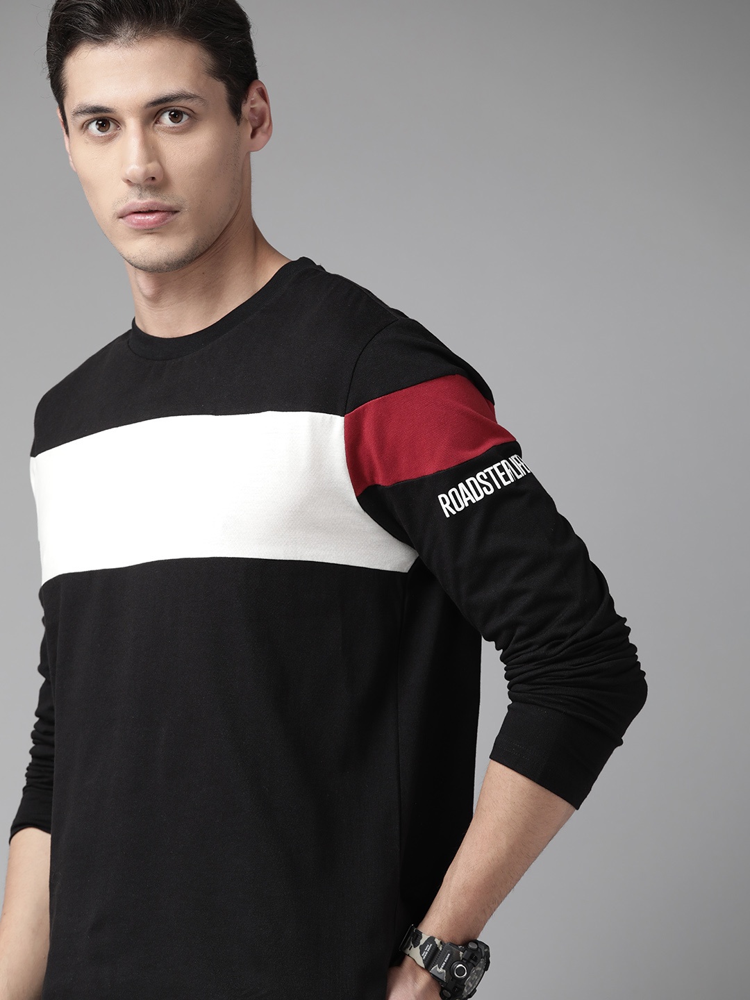 

Roadster Men Black & White Pure Cotton T-shirt