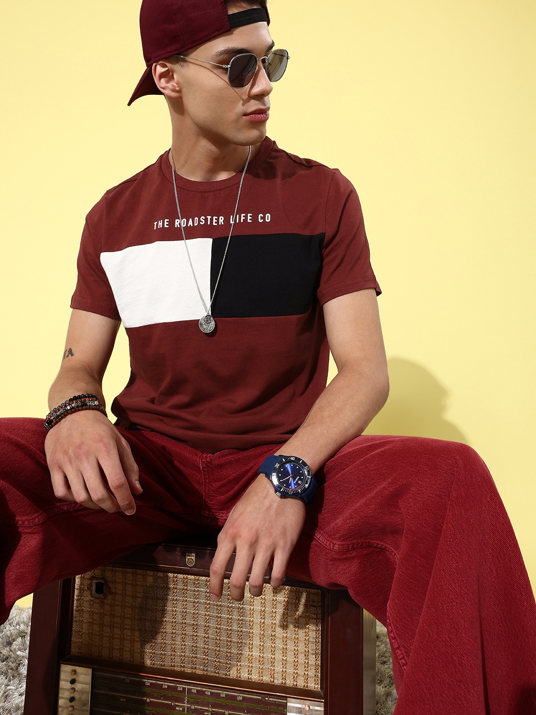 

Roadster Men Maroon & Black Typography Printed T-shirt
