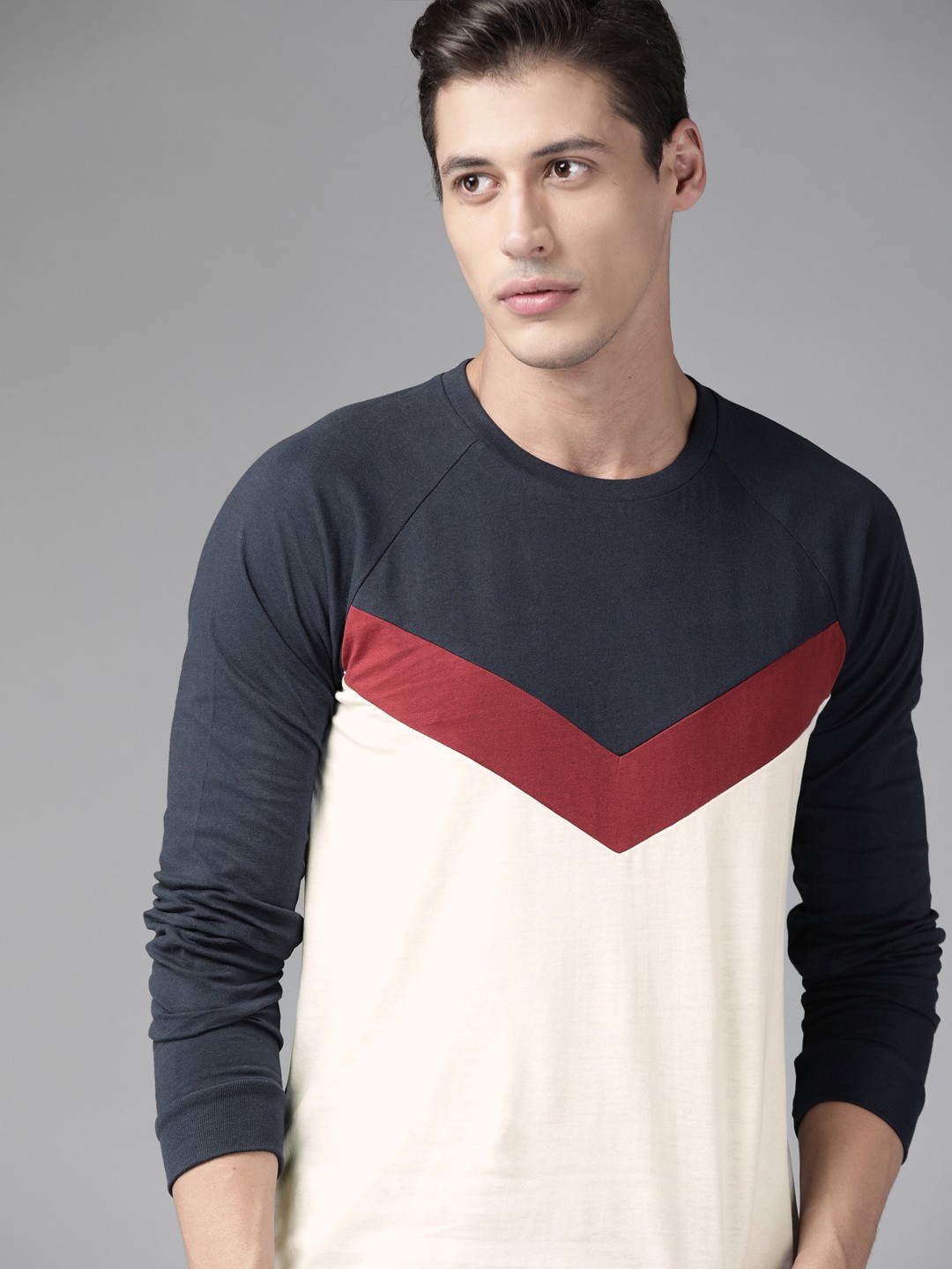 

Roadster Men Off White & Navy Blue Pure Cotton Colourblocked T-shirt