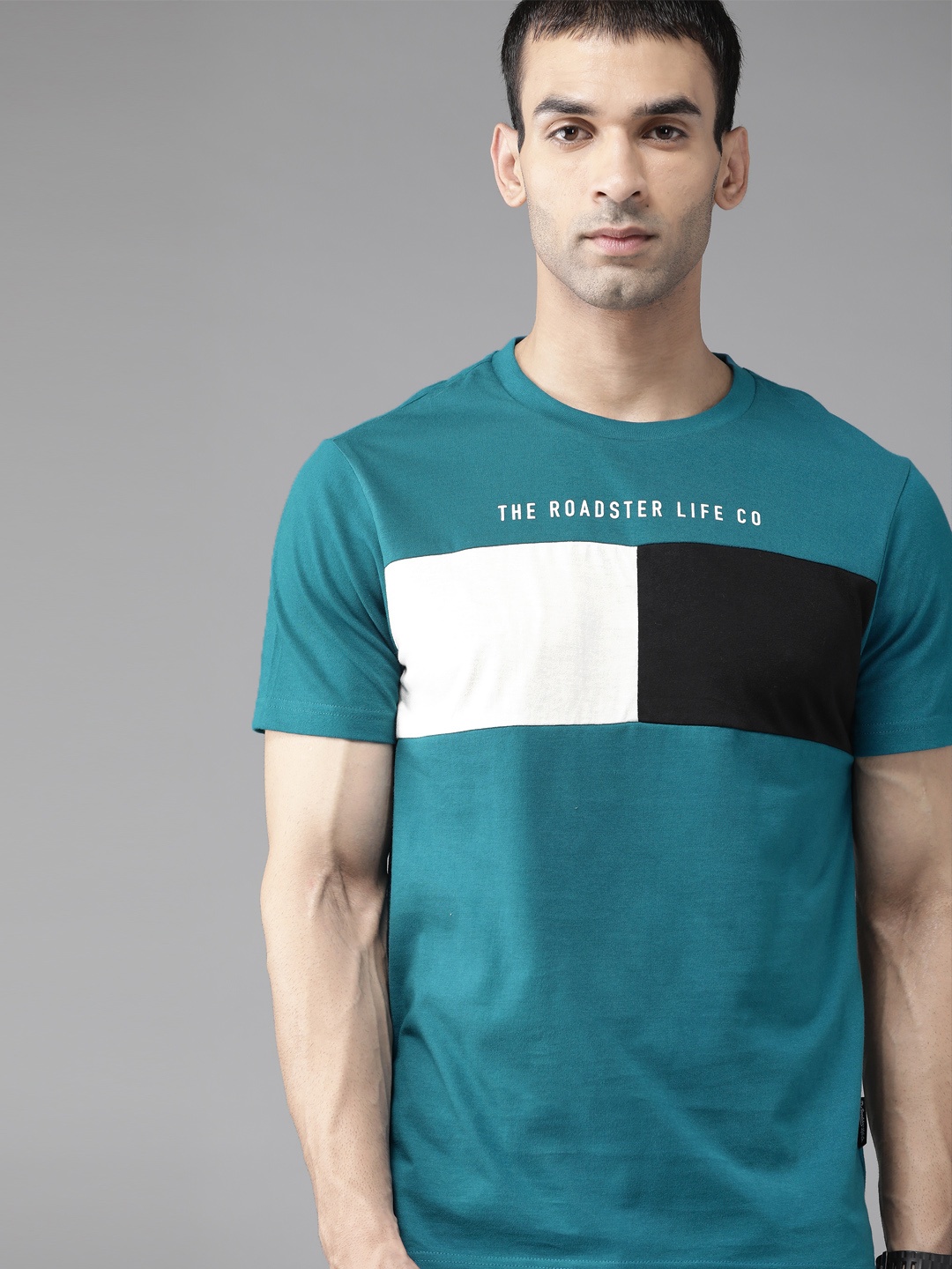 

Roadster Men Teal & White Pure Cotton Colourblocked T-shirt