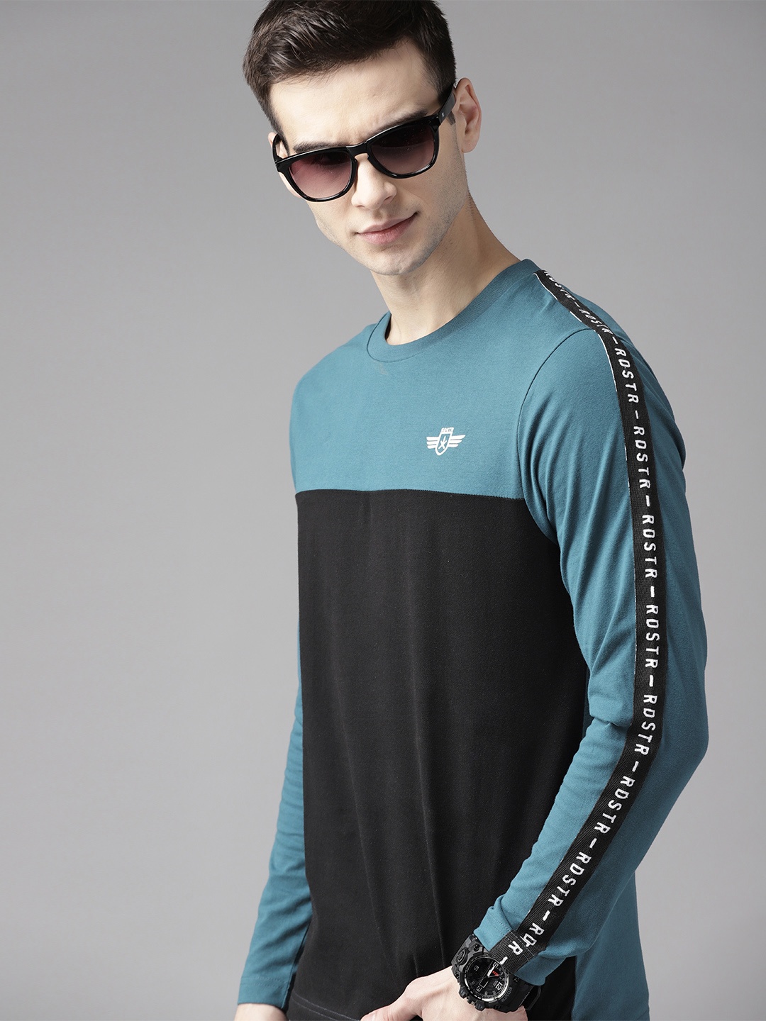 

Roadster Men Teal Blue & Black Cotton Colourblocked T-shirt