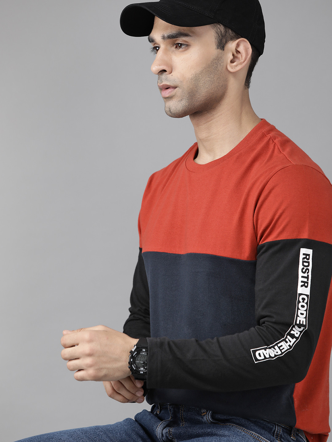 

Roadster Men Navy Blue & RedPure Cotton Colourblocked T-shirt