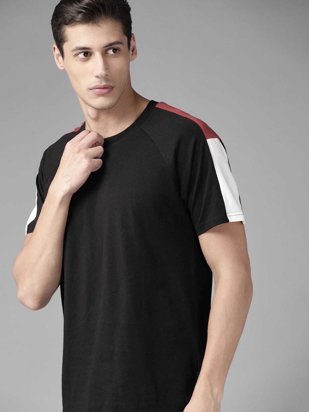 

Roadster Men Black Pure Cotton Solid T-shirt