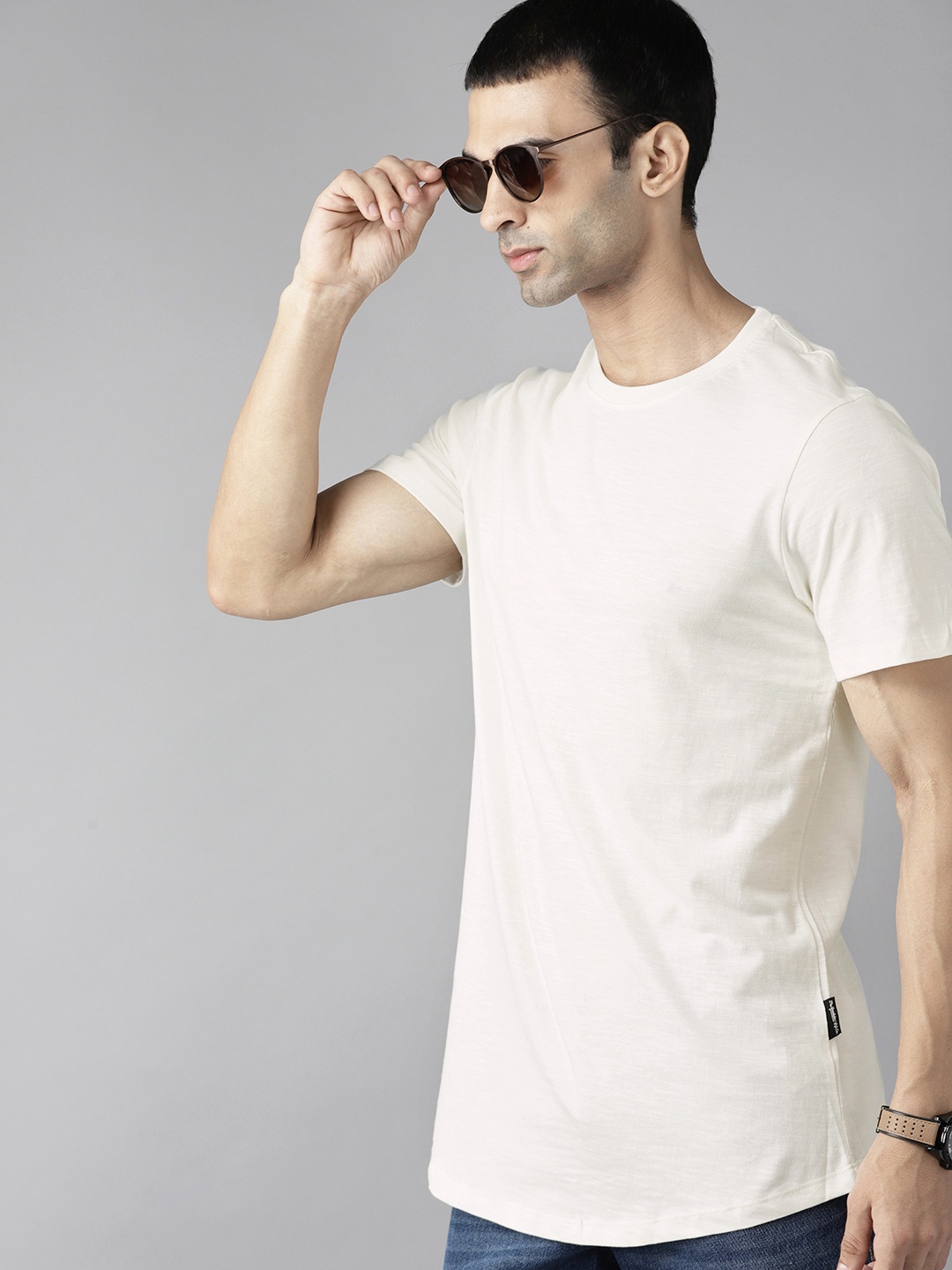 

Roadster Men Off White Solid Pure Cotton Longline T-shirt