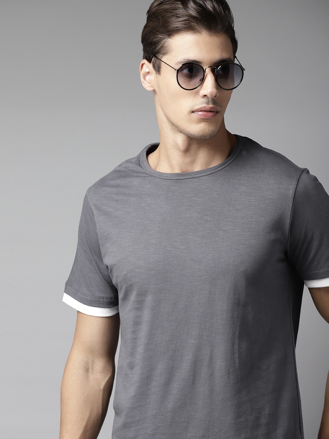 

Roadster Men Charcoal Grey Pure Cotton Solid Pure Cotton T-shirt