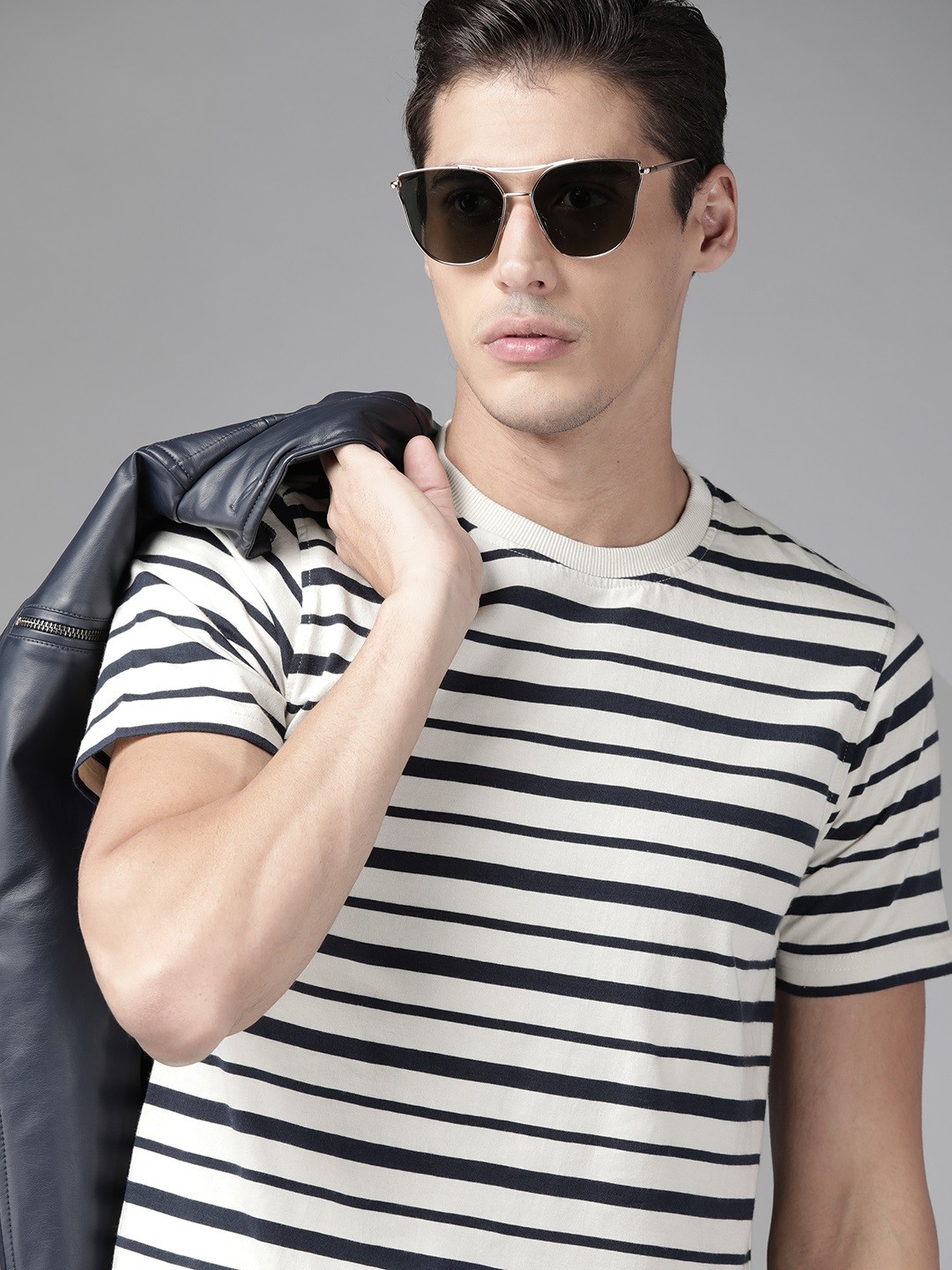 

Roadster Men Off White & Navy Blue Pure Cotton Striped T-shirt