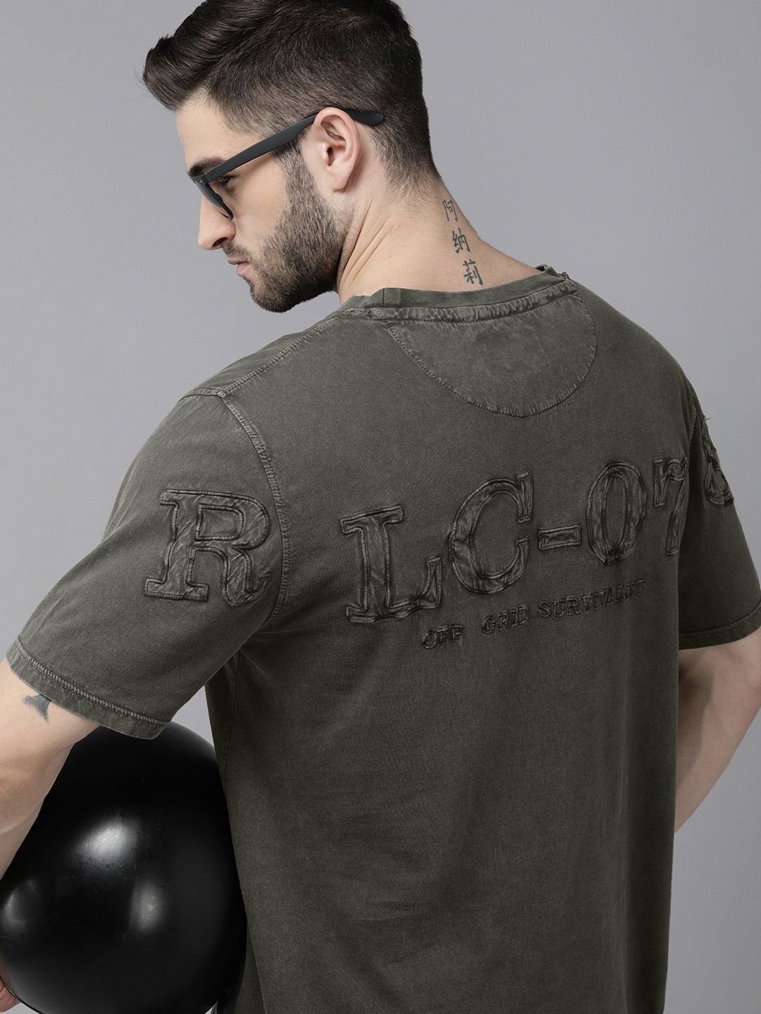 

Roadster Men Grey Typography Printed Pure Cotton T-shirt