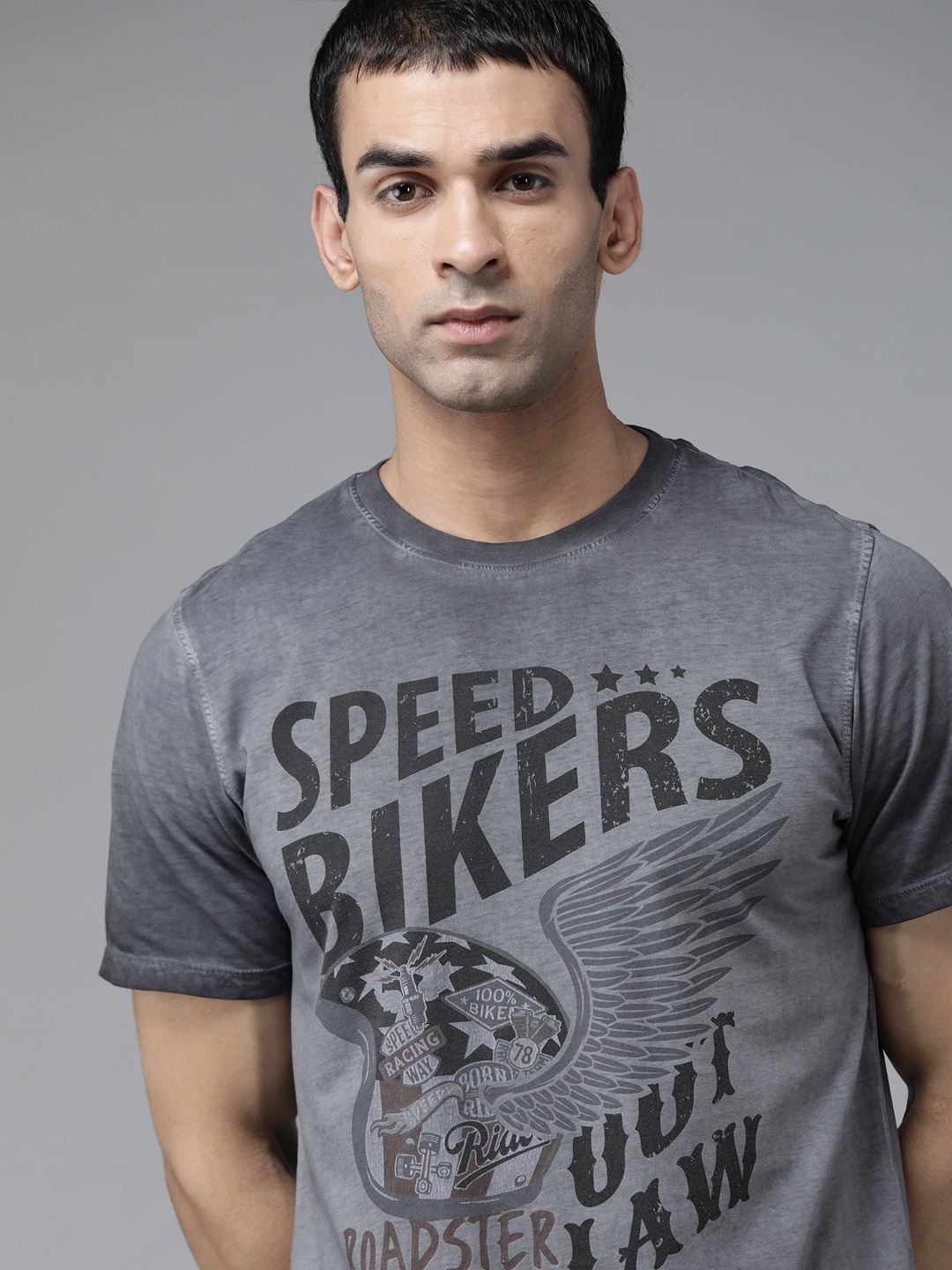 

Roadster Men Grey & Black Cotton Typography Print T-shirt