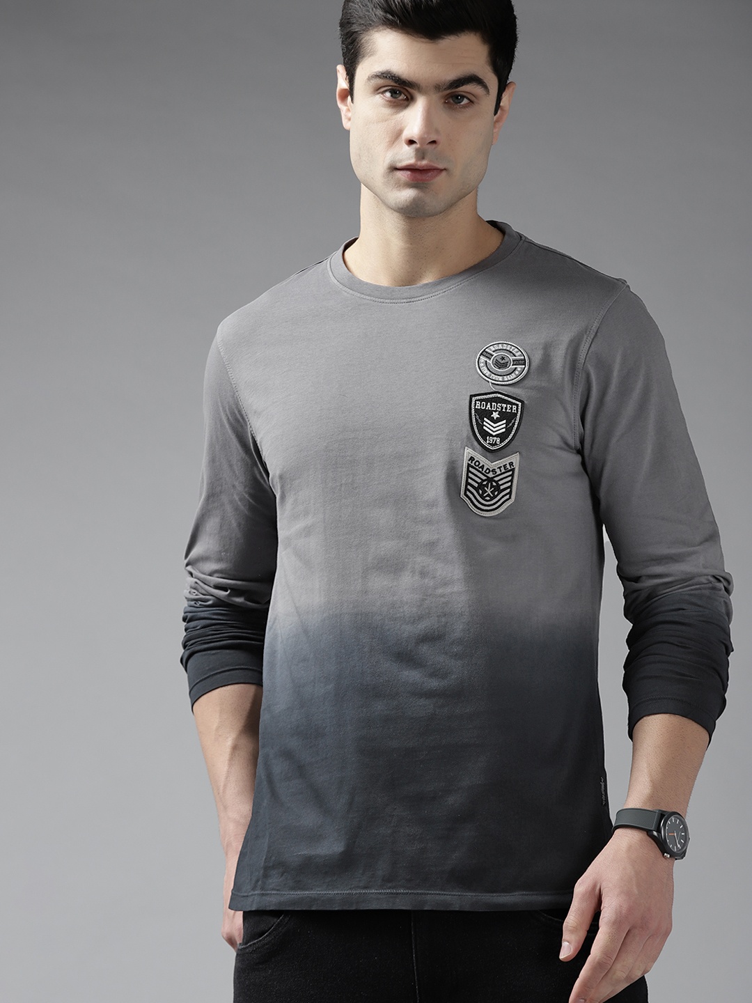 

Roadster Men Charcoal Grey & Black Dyed Ombre Monochrome Pure Cotton Applique T-shirt