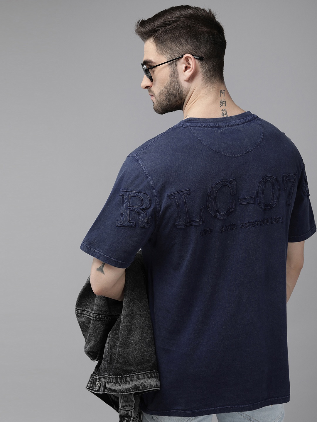 

Roadster Men Navy Blue Typography Printed Pure Cotton T-shirt