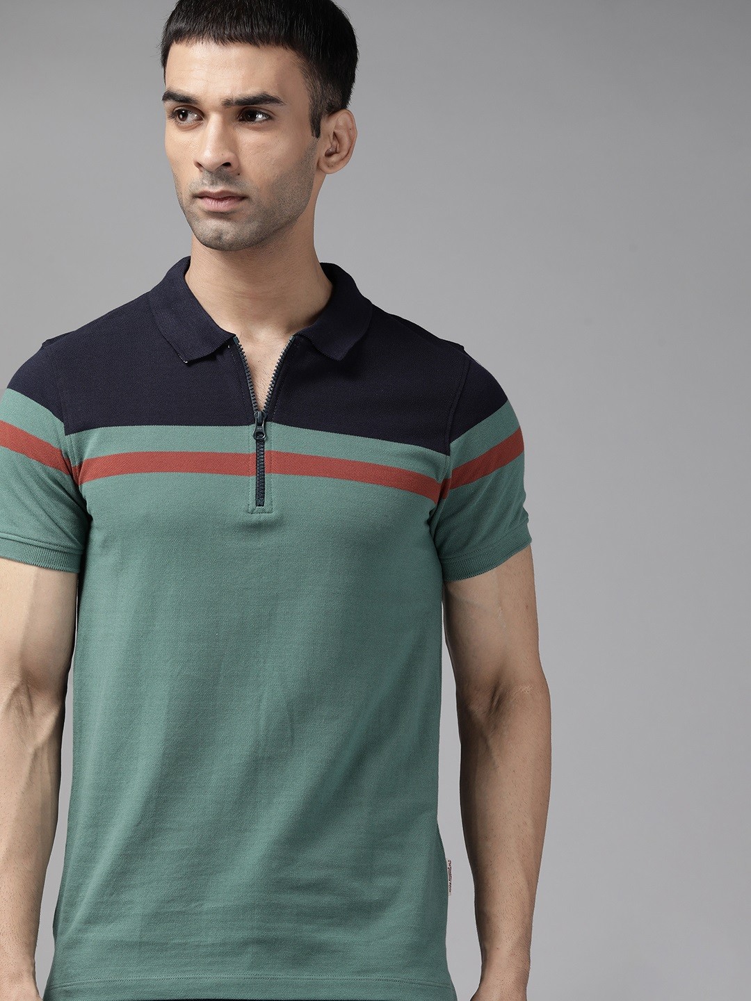 

Roadster Men Green & Navy Blue Colourblocked Pure Cotton Spread Collar T-shirt