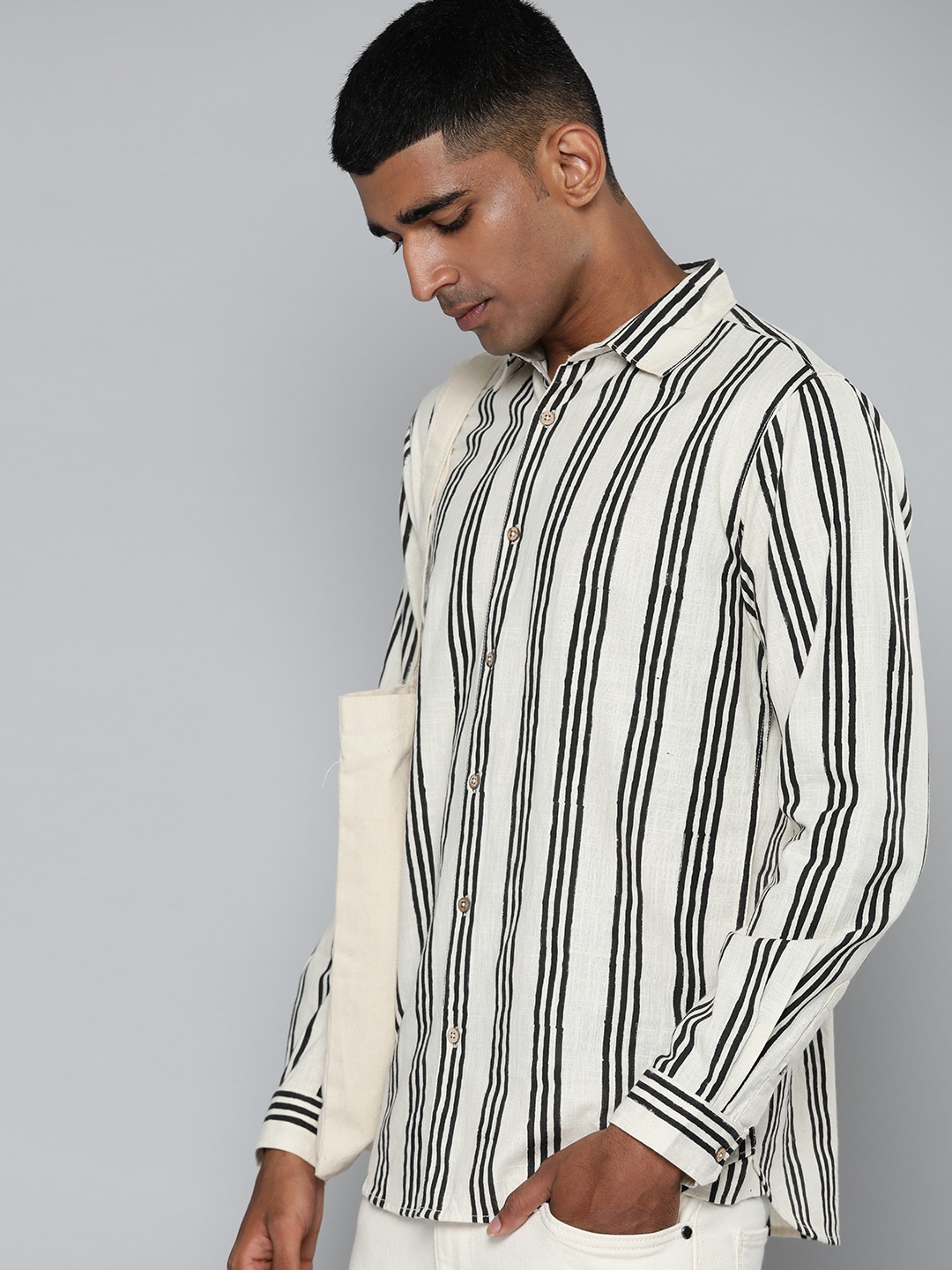 

ether Kora Collection Men Off White & Black Sustainable Cotton Block Print Casual Shirt