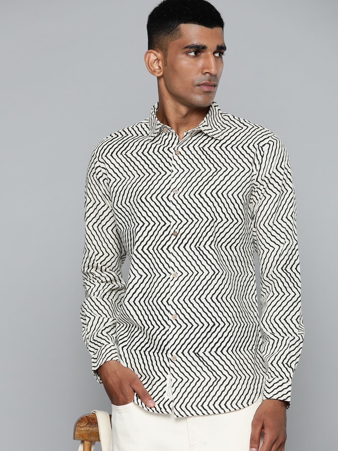 

ether Kora Collection Men Off White & Black Sustainable Cotton Block Print Casual Shirt