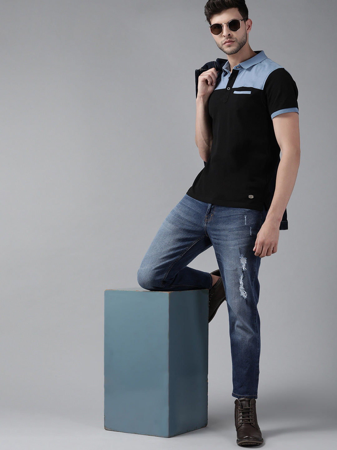 

Roadster Men Navy Blue Slim Fit Low Distress Light Fade Stretchable Jeans