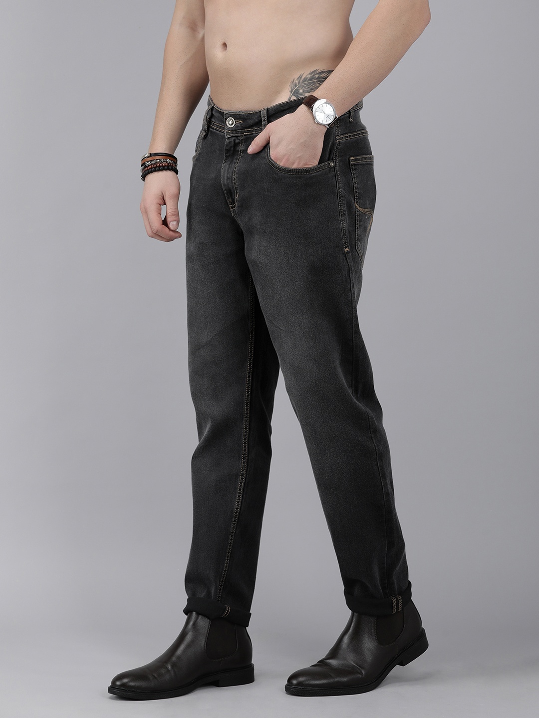 

Roadster Men Black Carrot Fit Light Fade Stretchable Jeans