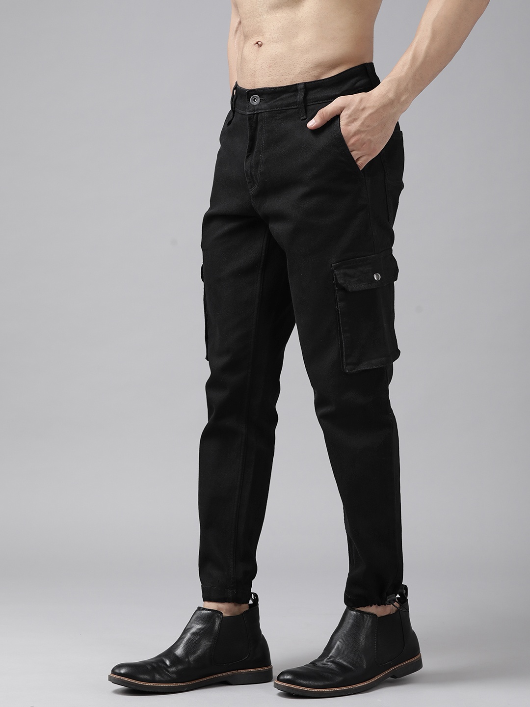 

Roadster Men Black Solid Carrot Fit Jeans