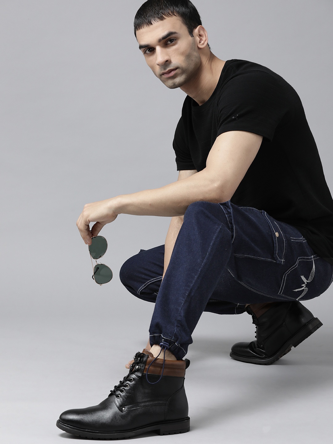 

Roadster Men Navy Blue Carrot Fit Stretchable Jogger Jeans