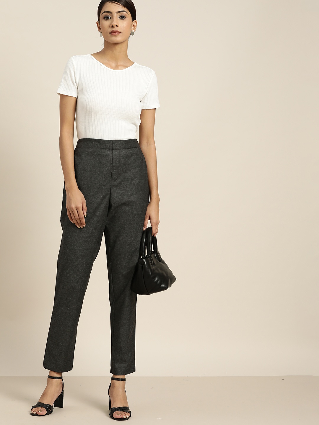 

Moda Rapido Women Charcoal Grey Solid Cropped Trousers