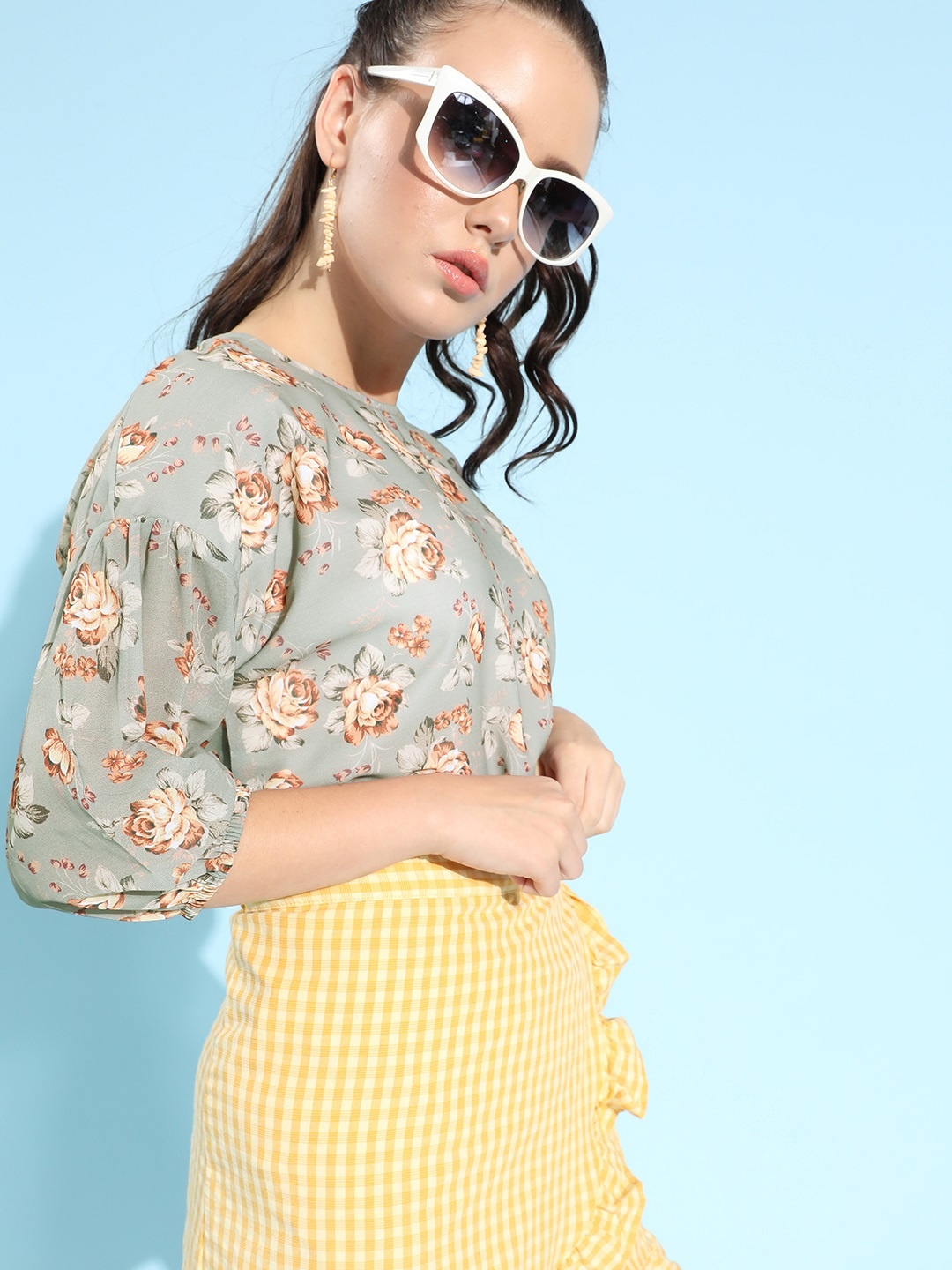 

Moda Rapido Women Alluring Grey Floral Fantasy Top