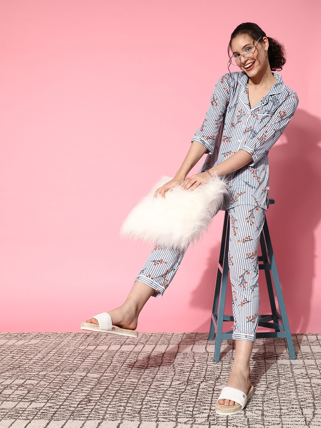 

Bannos Swagger Women Grey & White Printed Night suit