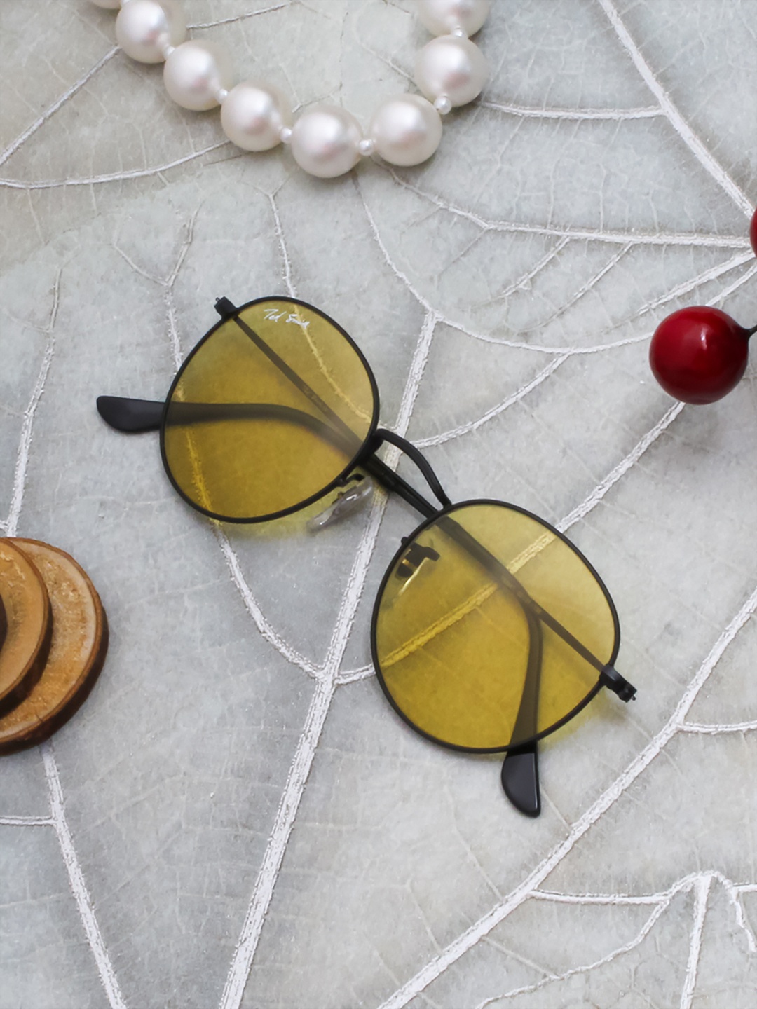 

Ted Smith Unisex Yellow Lens & Black Round Sunglasses with UV Protected Lens - MOON_C5