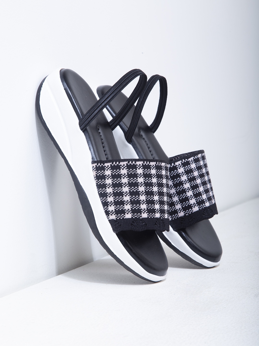 

DEAS Women Black Backstrap Sandals