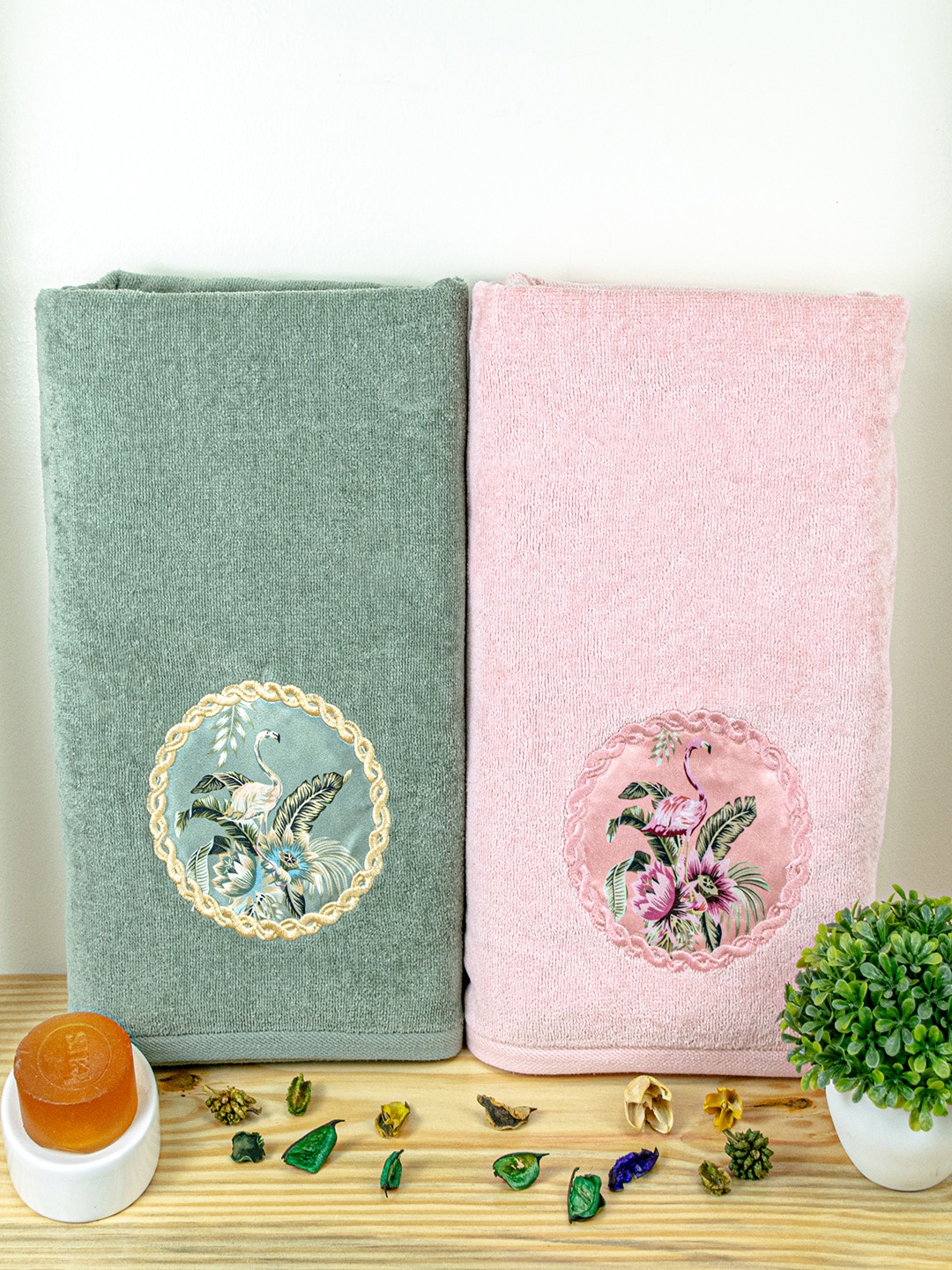 

RANGOLI Set Of 2 Grey & Pink Solid 450 GSM Pure Cotton Bath Towels