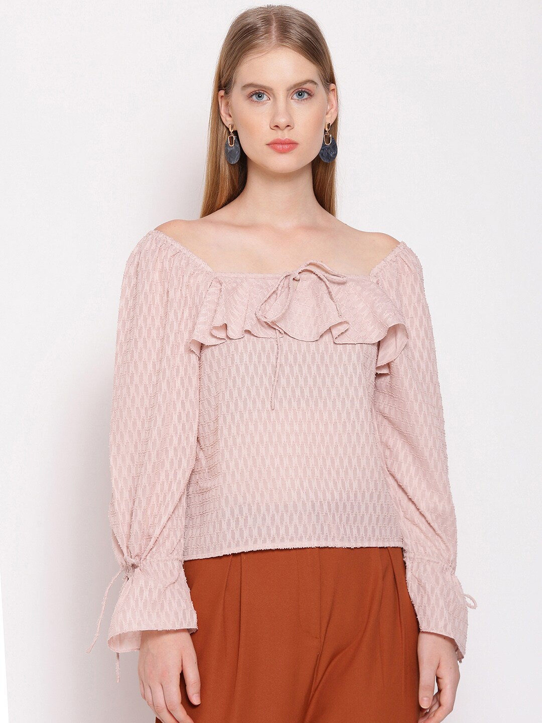 

Zink London Women Pink Textured Ruffled Bell Sleeve Bardot Top