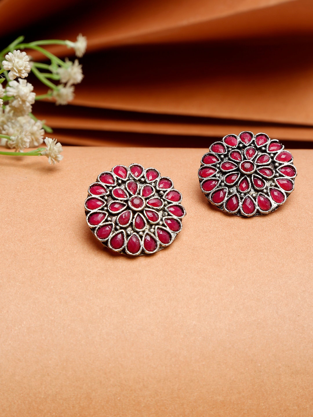 

NEUDIS Silver-Toned & Red Oxidised Circular Studs