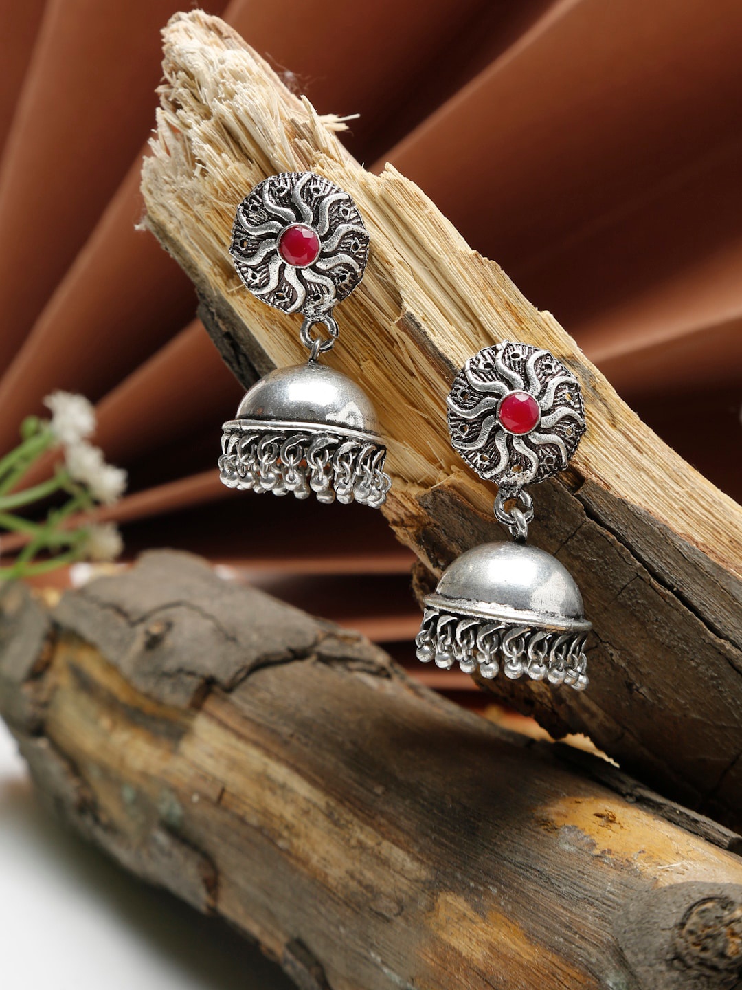 

NEUDIS Silver-Toned Contemporary Jhumka Earrings