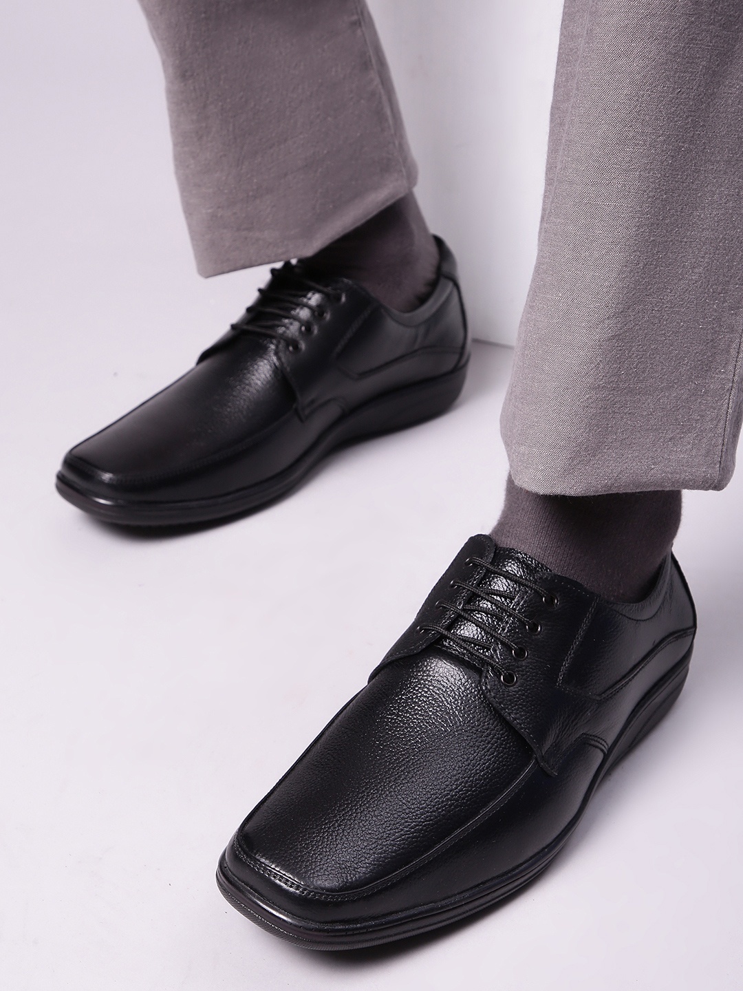 

Liberty Men Black Solid Formal Derbys