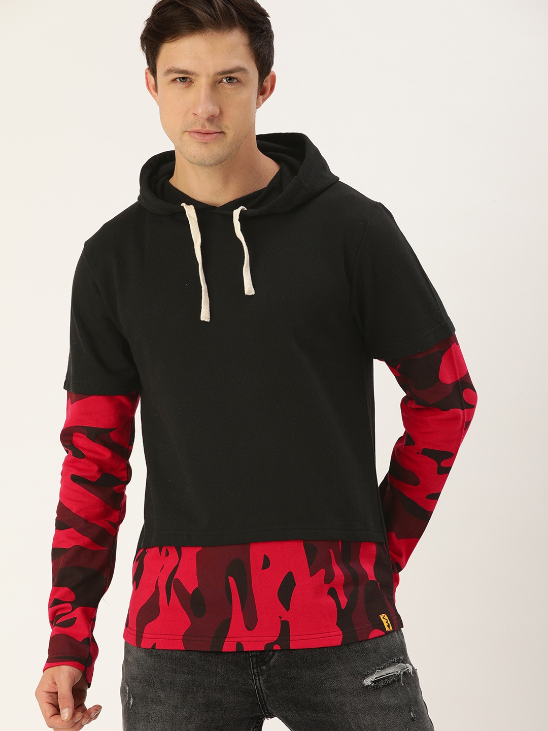 

Campus Sutra Men Black & Red Pure Cotton Camouflage Print Hooded Sweatshirt