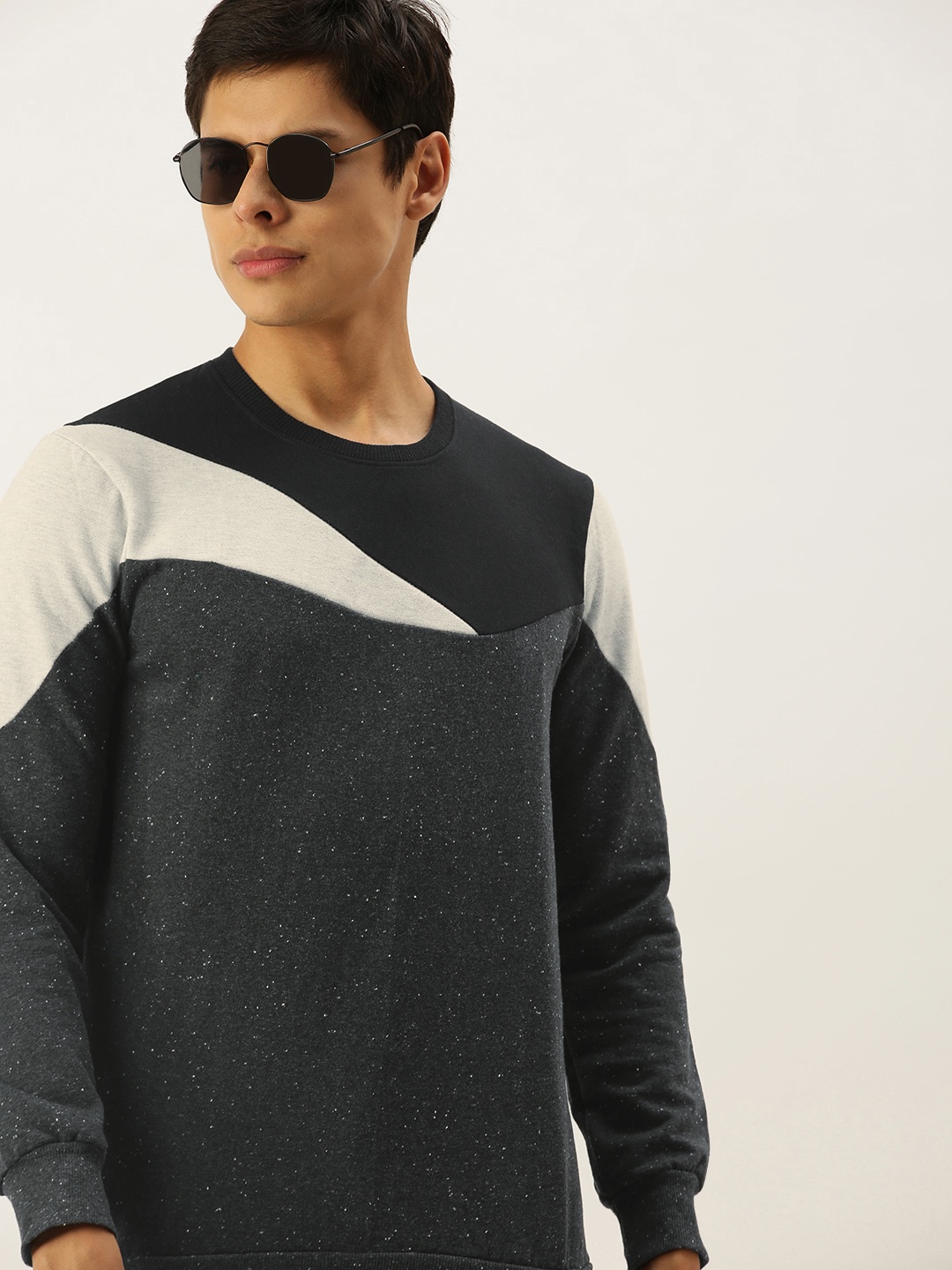 

Campus Sutra Men Charcoal Grey & Black Colourblocked Sweatshirt