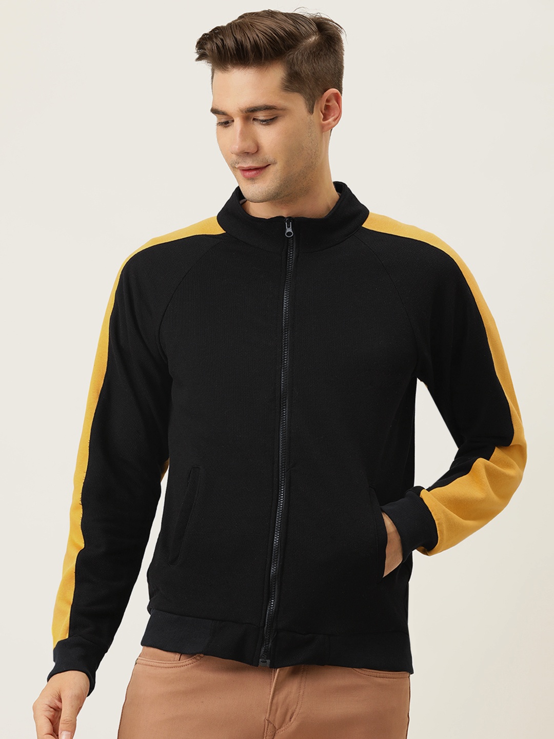 

Campus Sutra Men Black Contrast Sleeve Sweatshirt