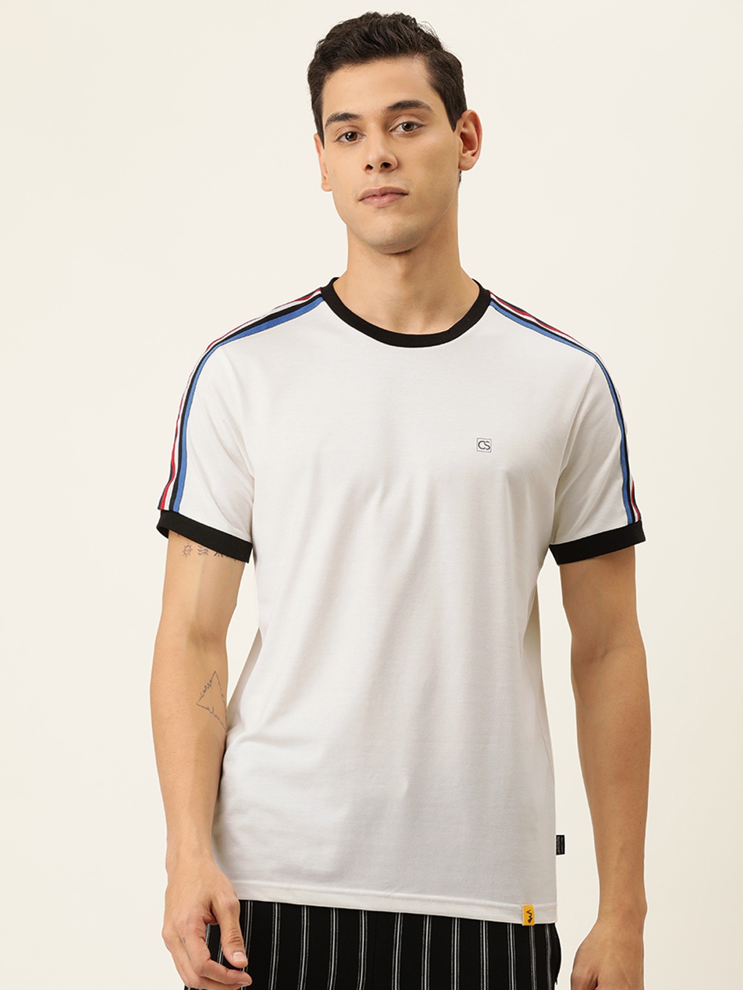 

Campus Sutra Men White Solid Round Neck T-shirt