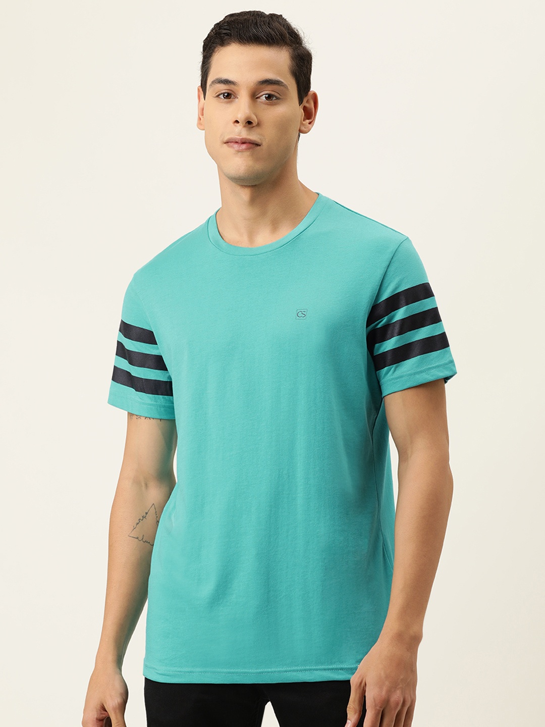 

Campus Sutra Men Sea Green T-shirt with Striped Sleeves