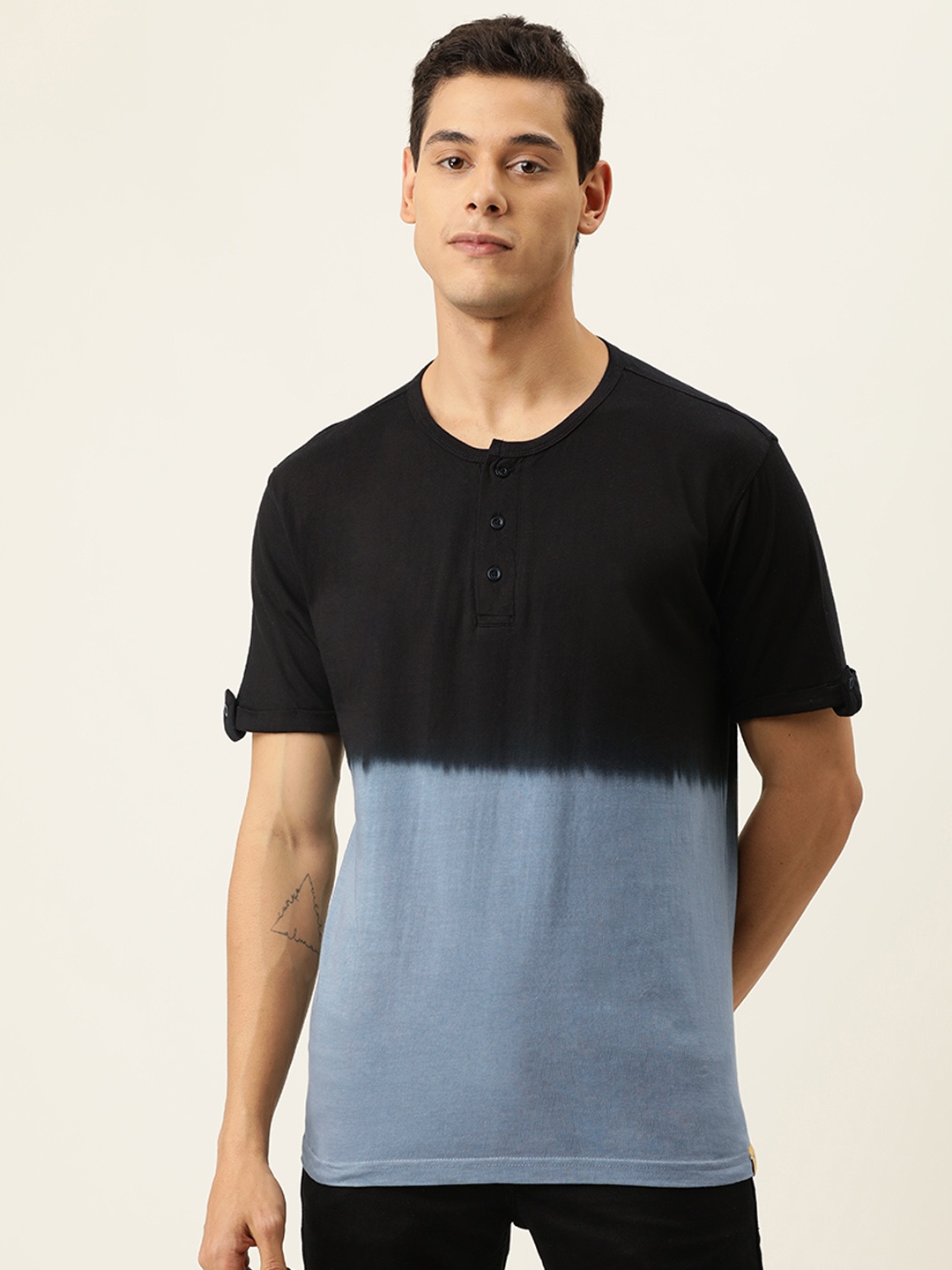 

Campus Sutra Men Black & Blue Tie and Dye Henley Neck Roll-Up Sleeves T-shirt