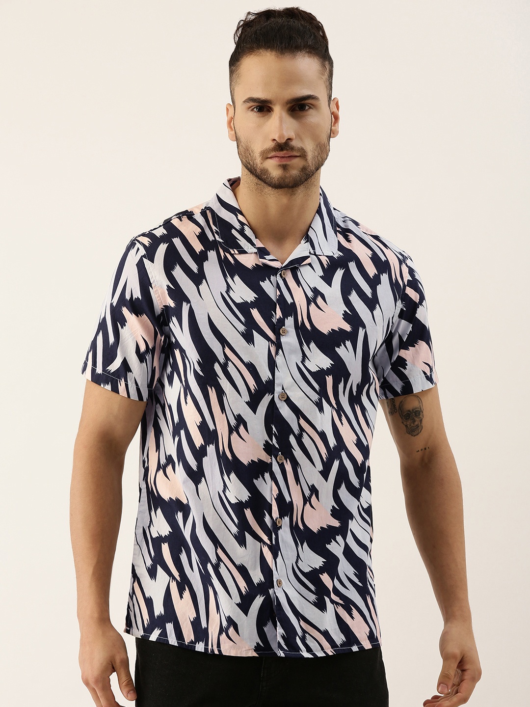 

Campus Sutra Men Navy Blue & Pink Abstract Print Cotton Casual Shirt