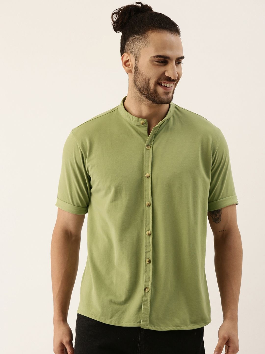

Campus Sutra Men Green Solid Casual Shirt