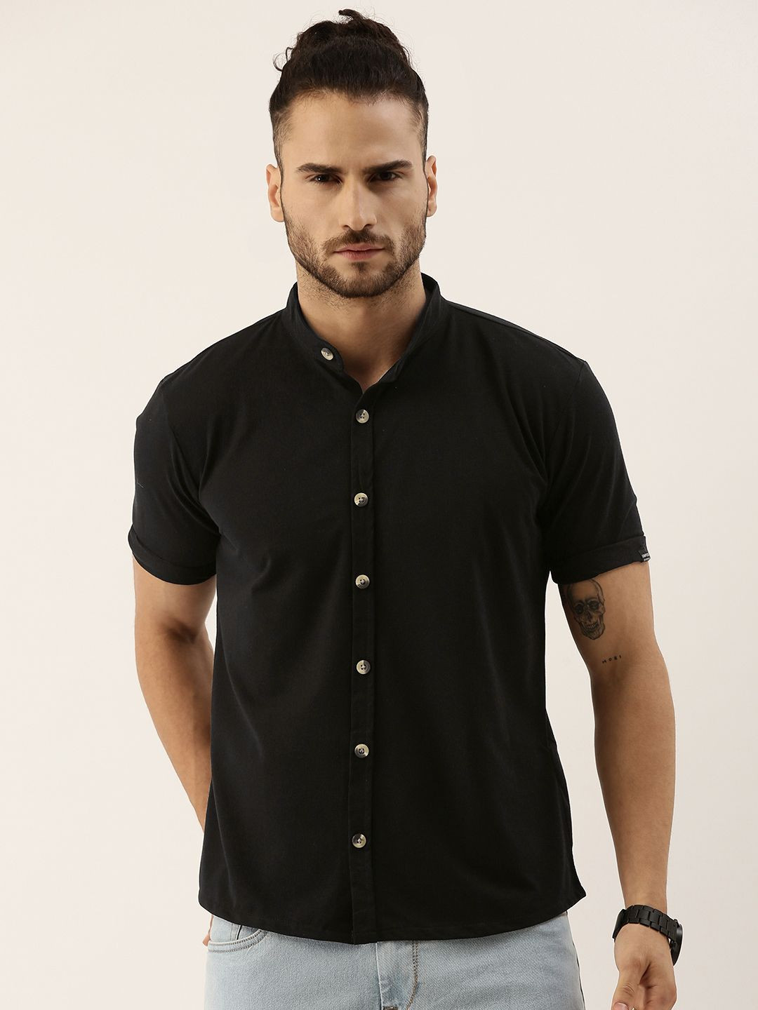 

Campus Sutra Men Black Solid Casual Shirt