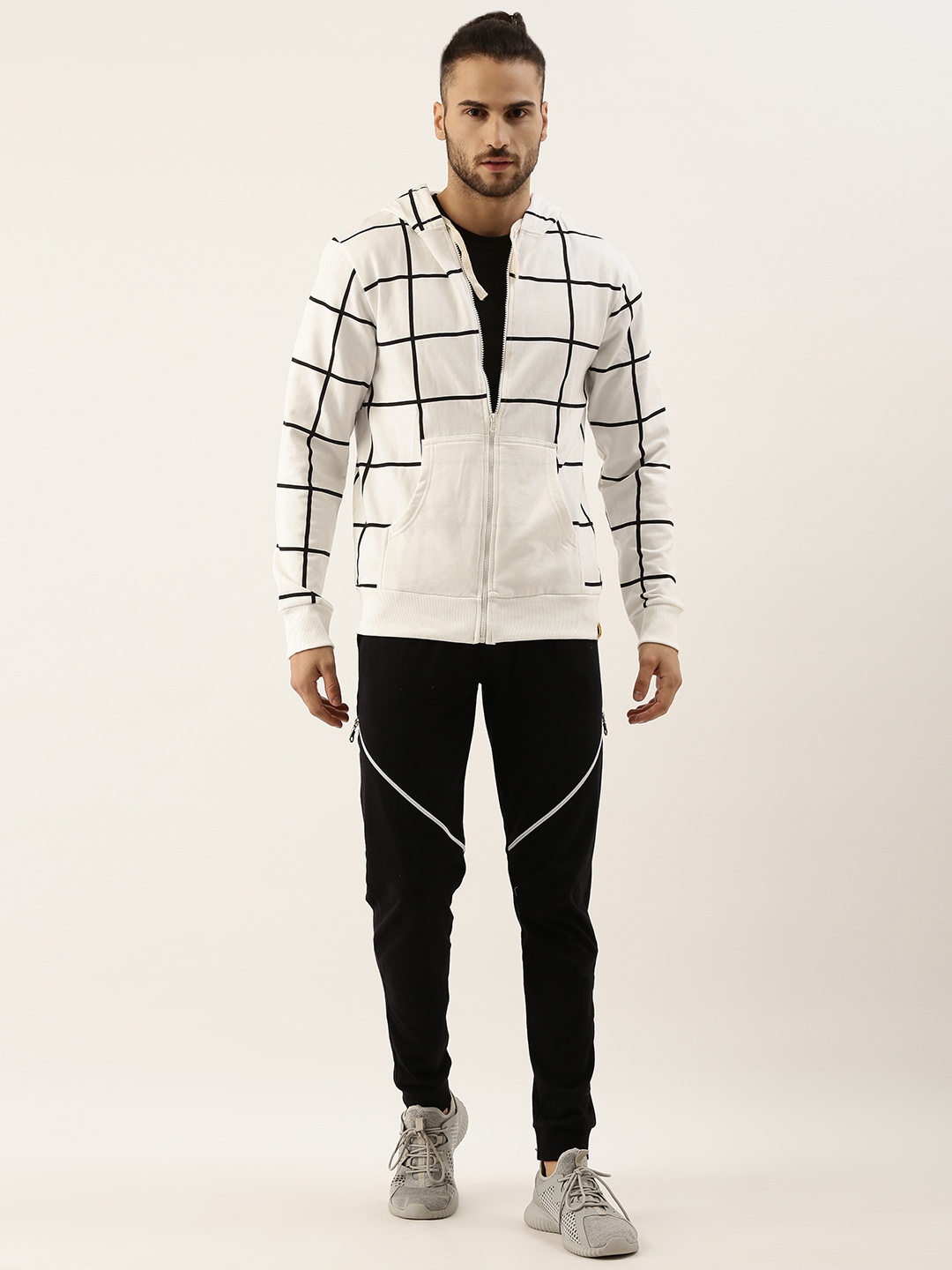 

Campus Sutra Men White & Black Checked Pure Cotton Casual Tracksuit