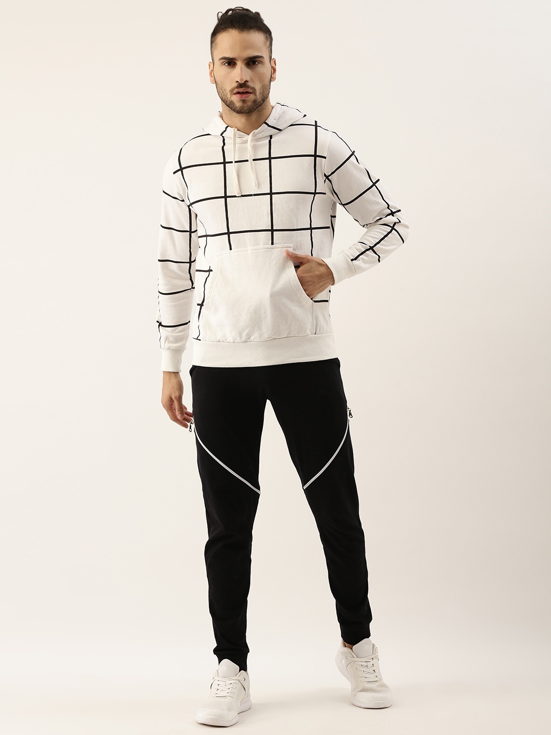 

Campus Sutra Men White & Black Checked Pure Cotton Casual Tracksuit