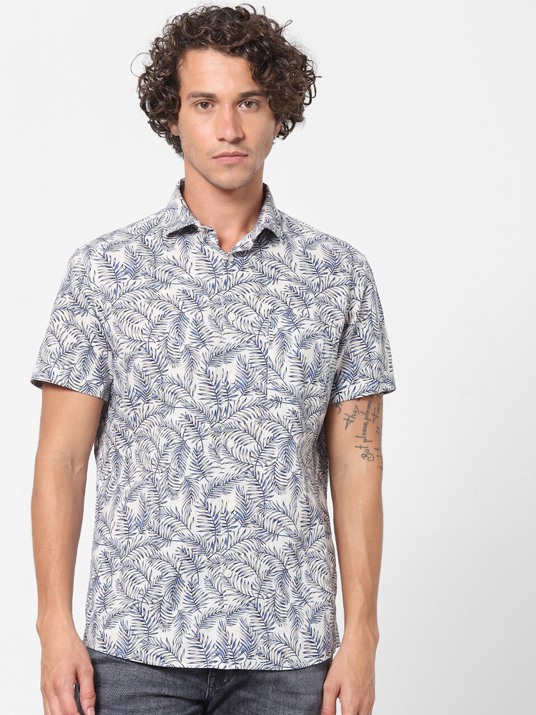

Celio Men Off White & Blue Tropical Printed Casual Shirt