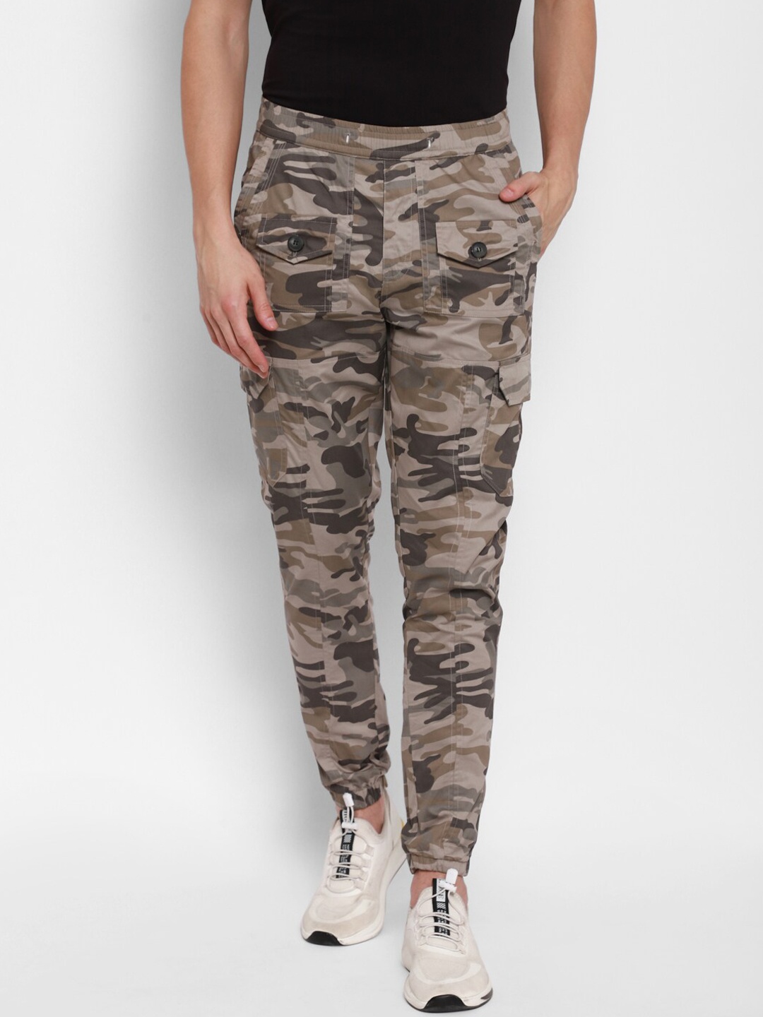 

SAPPER Men Multicoloured Camouflage Printed Slim Fit Joggers Trousers, Multi
