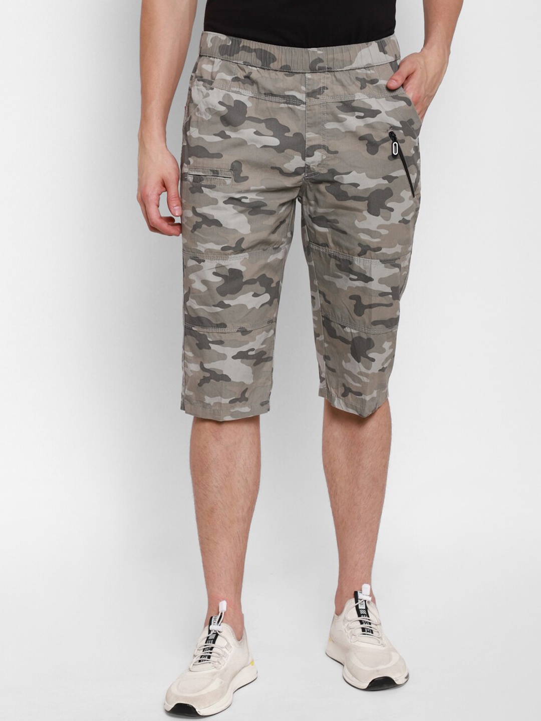 

SAPPER Men Multicoloured Camouflage Printed Slim Fit Mid-Rise Shorts, Multi