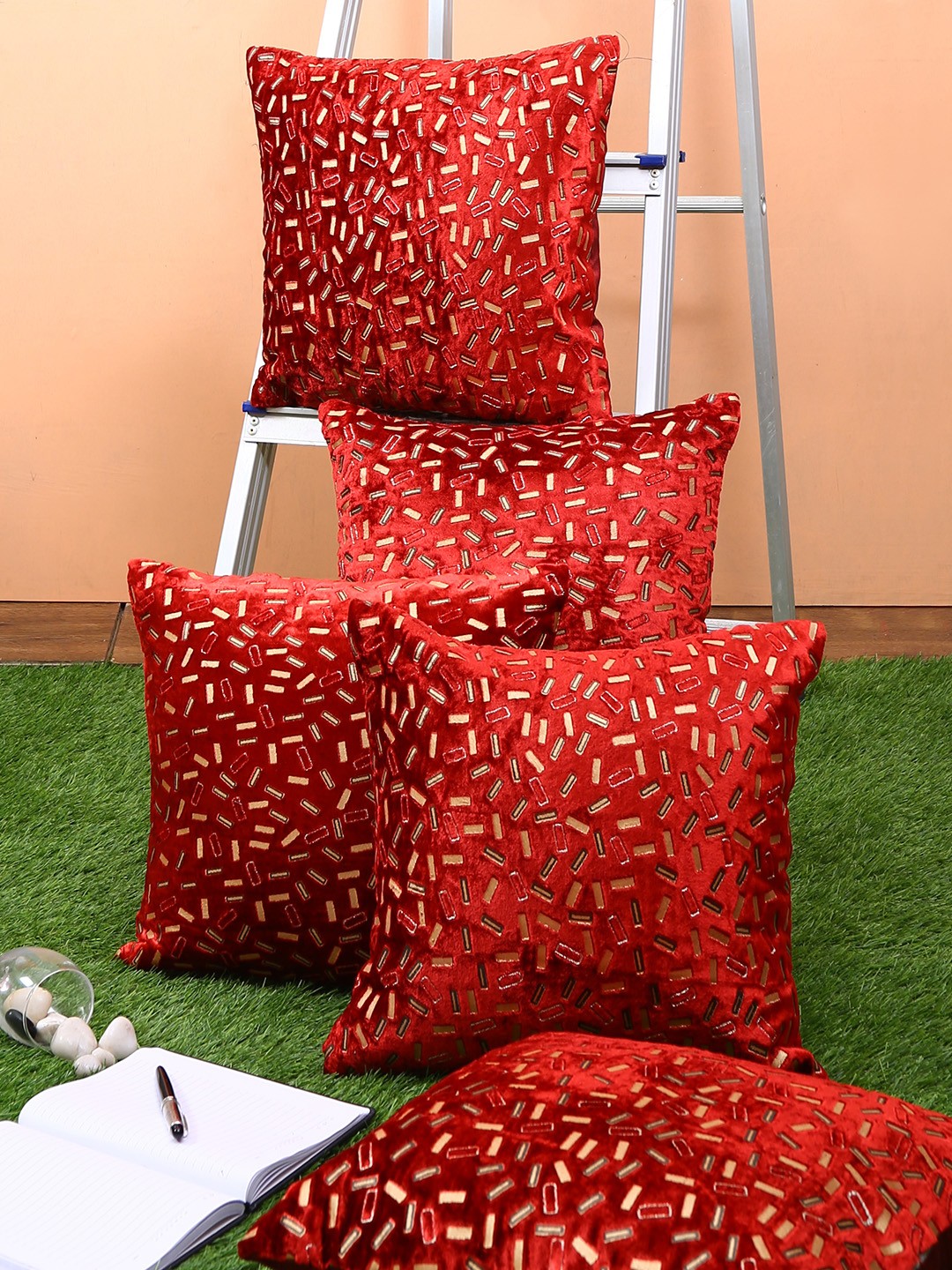 

ROMEE Red & Gold-Toned Set of 5 Geometric Velvet Square Cushion Covers