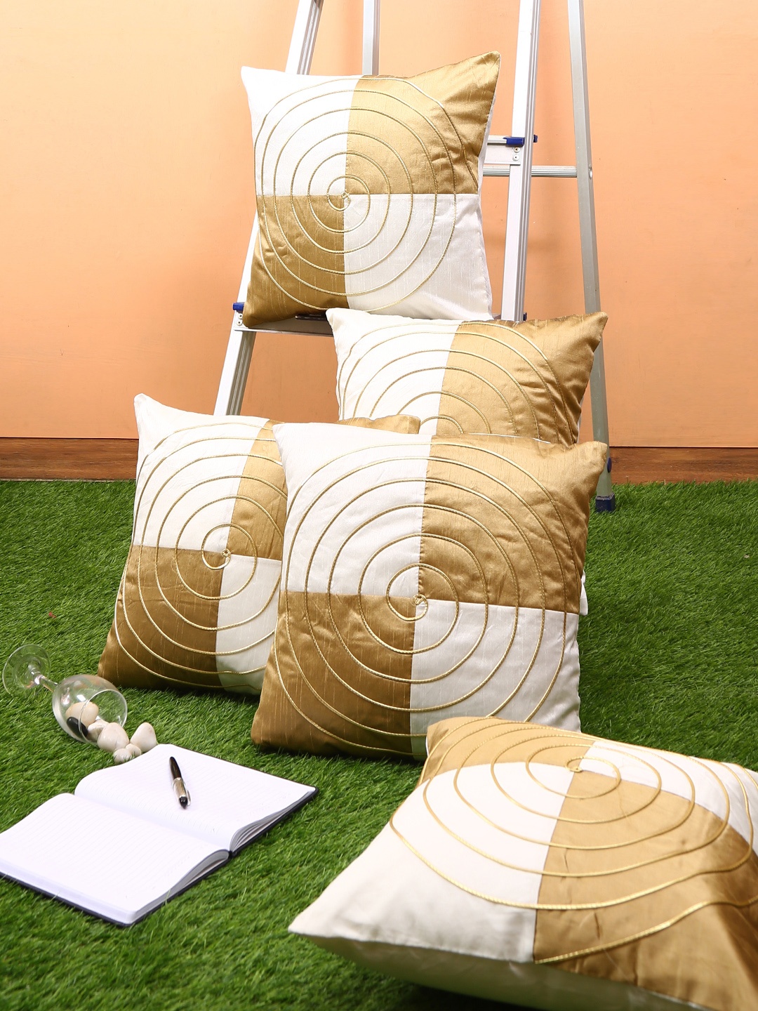

ROMEE Gold-Toned & White Set of 5 Geometric Square Cushion Covers