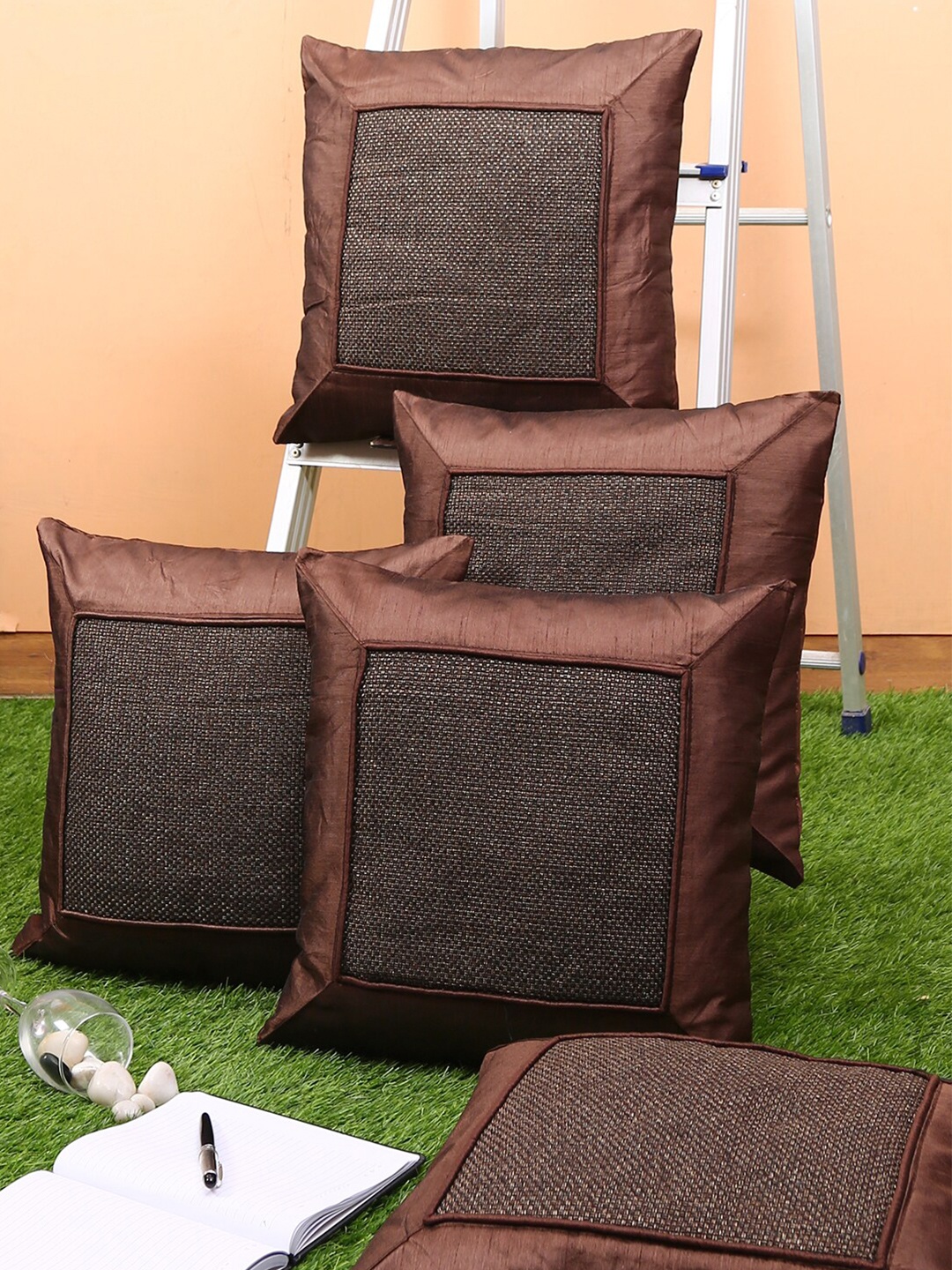 

ROMEE Brown Set of 5 Square Cushion Covers