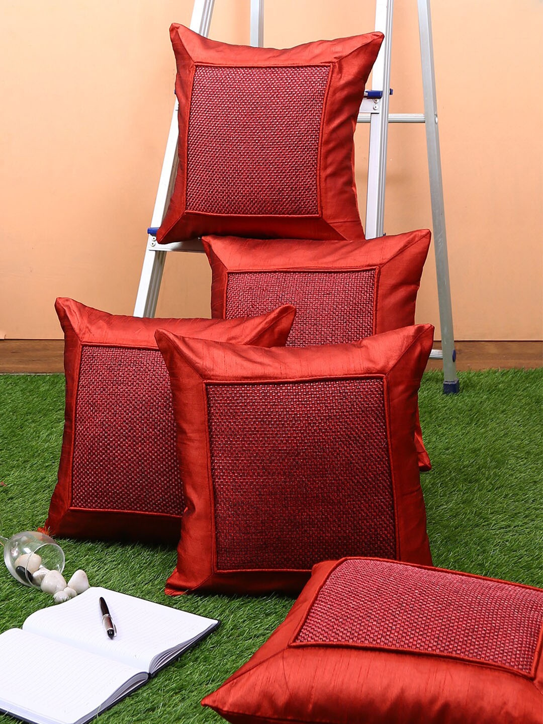 

ROMEE Red Set of 5 Square Cushion Covers